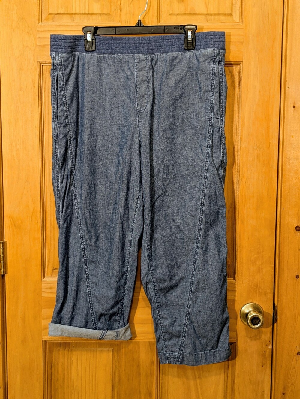Chico's Pants Chambray Capri Blue Roll Up Tab Pull On Sz 2.5 LG/14 Travel Casual